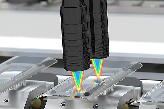 Measurement with two confocal sensors