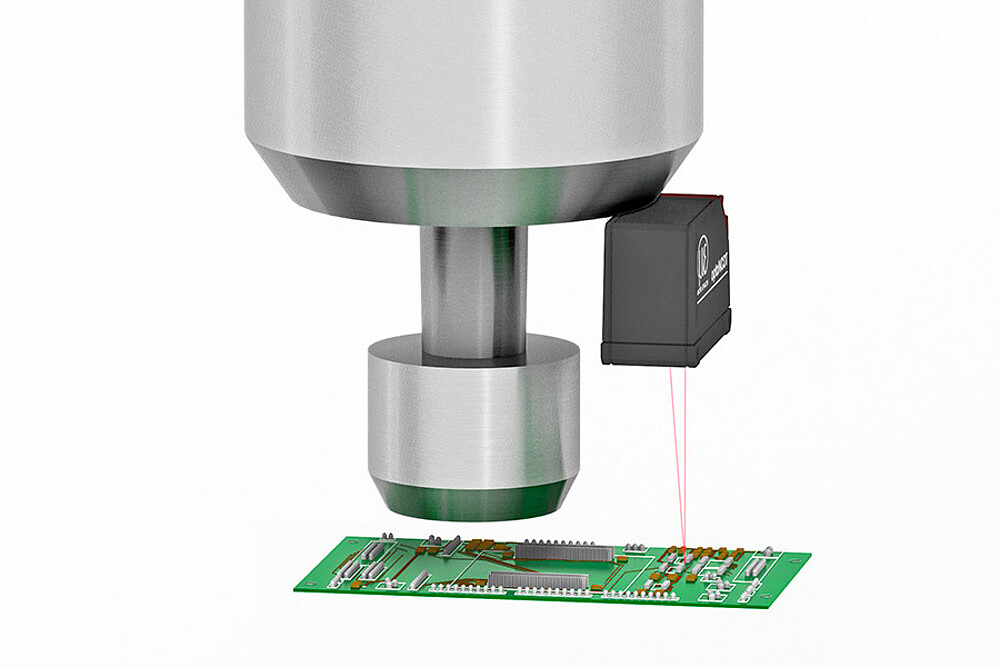optoNCDT 1420 laser sensor during dispenser control