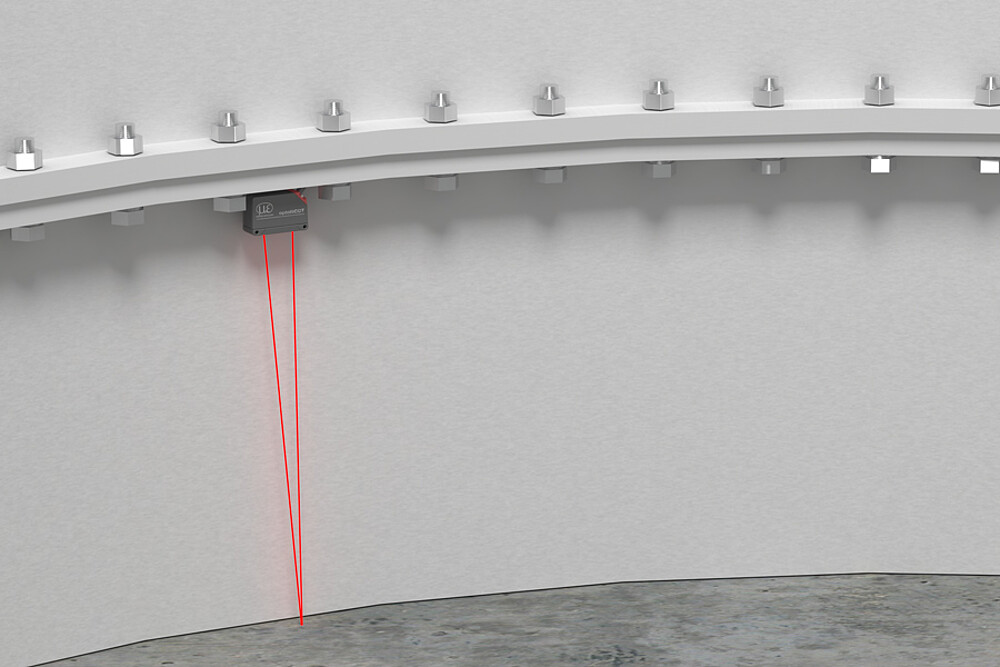 Monitoring foundation vibrations